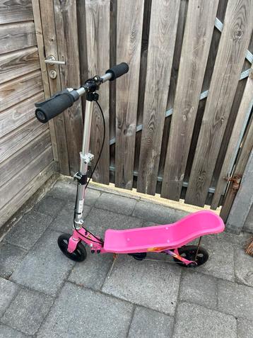Spacescooter roze beschikbaar voor biedingen