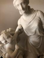 Antieke Biskwie Vrouw met Cupido, Ophalen