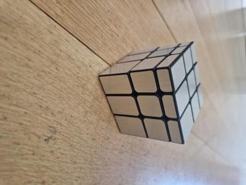 Mirror cube beschikbaar voor biedingen
