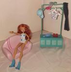 Eerste editie Winx Club Bloom barbie pop met meubels 2004., Verzamelen, Poppen, Fashion Doll, Gebruikt, Ophalen of Verzenden