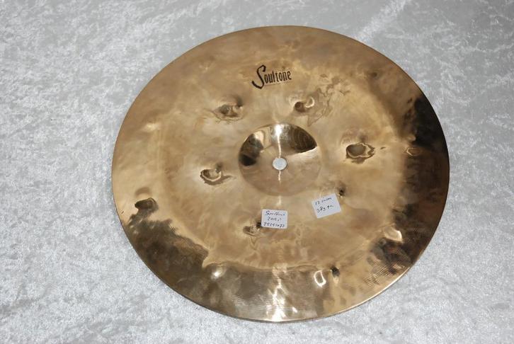 NIEUW!  Soultone Heavy hammering china bekken 388gr 12 inch, Muziek en Instrumenten, Instrumenten | Onderdelen, Nieuw, Drums of Percussie