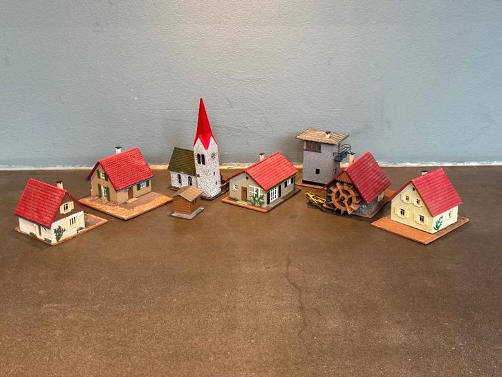 7 Faller huisjes jaren 50 / 60, seinhuis, kerk, Hobby en Vrije tijd, Modeltreinen | H0, Gebruikt, Brug, Tunnel of Gebouw, Gelijkstroom of Wisselstroom