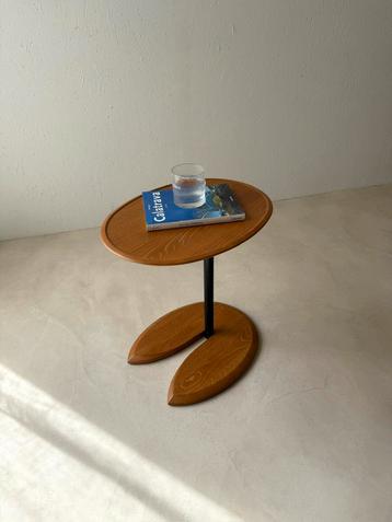 Vintage bijzettafel Ekornes Elipse, organic shape sidetable beschikbaar voor biedingen
