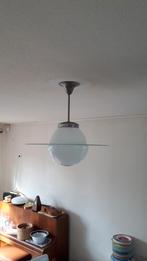 Glazen bol hanglamp met schijf., Gebruikt, Schoollamp, 50 tot 75 cm, Ophalen