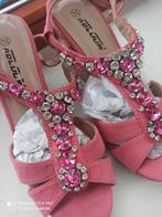 Schoen nieuw maat 37 met steentjes, Kleding | Dames, Schoenen, Nieuw, Ophalen of Verzenden, Onbekend, Schoenen met hoge hakken