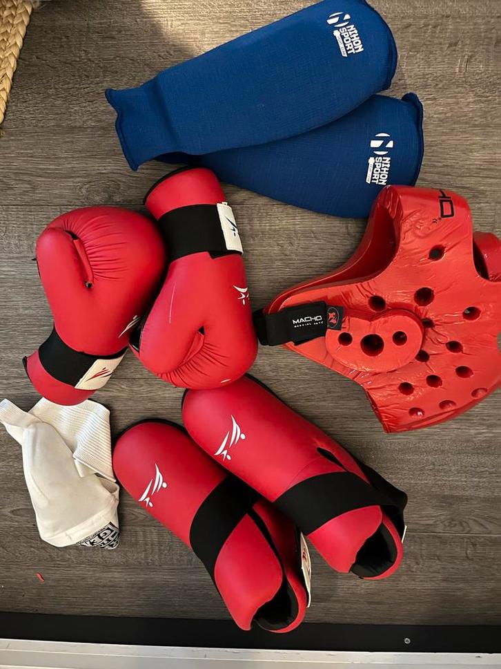 Taekwondo Beschermingsset - Complete Set, Sport en Fitness, Vechtsporten en Zelfverdediging, Zo goed als nieuw, Taekwondo, Vechtsportbescherming