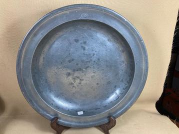 Grote tinnen schotel Groningen 35 cm beschikbaar voor biedingen