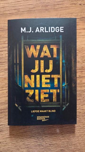 M.J. Arlidge - Wat jij niet ziet beschikbaar voor biedingen