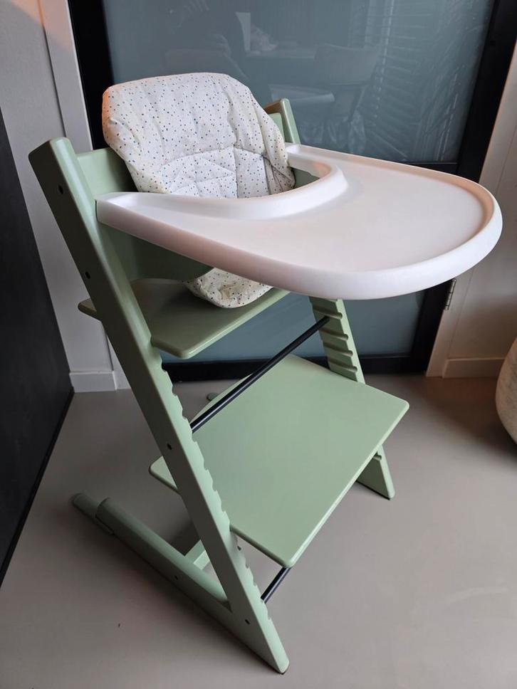Groene Stokke Tripp Trapp Meegroeistoel compleet met babyset, Kinderen en Baby's, Kinderstoelen, Gebruikt, Meegroeistoel, Aanschuifbaar
