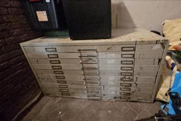 Zeer grote metalen ladekast/ archiefkast. beschikbaar voor biedingen