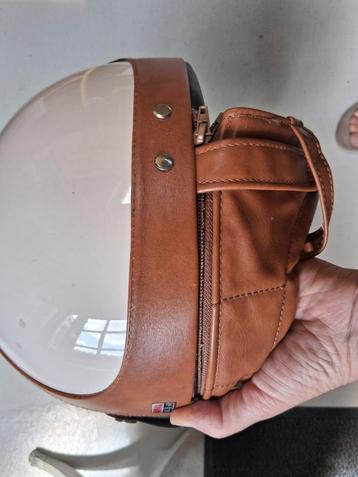 Nieuwe retrohelm beschikbaar voor biedingen