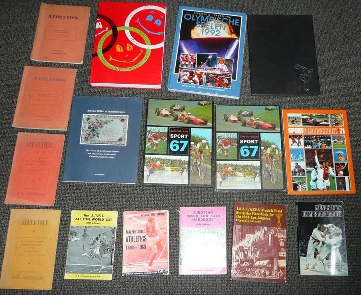 19 schitterende ATLETIEK jaarboeken  cartoon Olympische, Boeken, Partijen en Verzamelingen, Zo goed als nieuw, Sport, Hobby en Vrije tijd