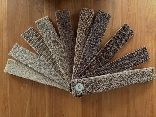 Bunch met staaltjes tapijt vloerbedekking bruin / beige, Huis en Inrichting, Stoffering | Tapijten en Kleden, Zo goed als nieuw
