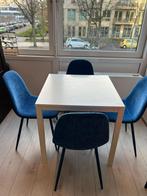 Vierkante eetkamertafel wit + 4 blauwe eetkamerstoelen, Huis en Inrichting, Tafels | Eettafels, Ophalen of Verzenden, Zo goed als nieuw