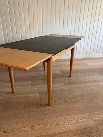 Deens design! Vintage uitschuifbare tafel  in nieuwstaat beschikbaar voor biedingen