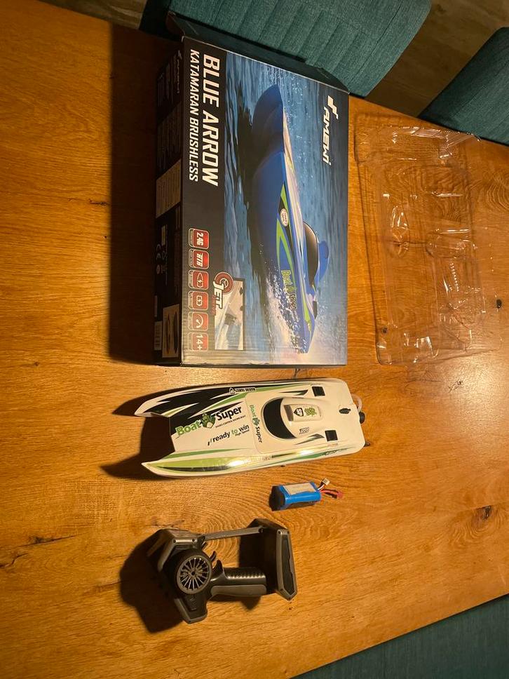 RC Boot - Blue Arrow Katamaran Brushless, Hobby en Vrije tijd, Modelbouw | Radiografisch | Auto's, Zo goed als nieuw, Onderdeel