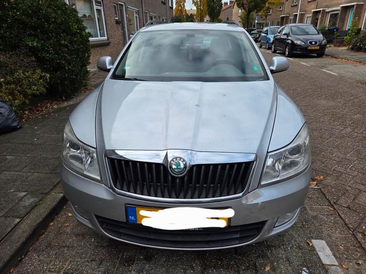 Skoda Octavia 1.2 TSI Combi 2011 Grijs, Auto's, Skoda, Particulier, Octavia, Trekhaak, Benzine, A, Hatchback, Handgeschakeld, Origineel Nederlands