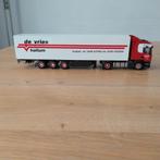 WSI Scania R Highline de Vries Hallum, Hobby en Vrije tijd, Modelauto's | 1:50, Ophalen of Verzenden, Nieuw, Bus of Vrachtwagen