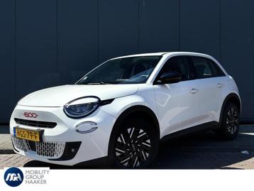 Fiat 600e RED 54 kWh | Draadloos Carplay | Apple-Android | A beschikbaar voor biedingen