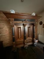 Mooie karakteristieke kolommenkast, Ophalen