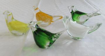 Glazen vogeltjes. Pinguïn. en bol presse papier beschikbaar voor biedingen