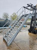 Stalen trap met bordes gegalv. Hoog 2,54 mtr. Nob181, Ophalen, Zo goed als nieuw, 2 tot 4 meter