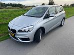 BMW 218i Active Tourer LPG | 2015 | Trekhaak | Park Assist, Voorwielaandrijving, 65 €/maand, 1338 kg, Origineel Nederlands
