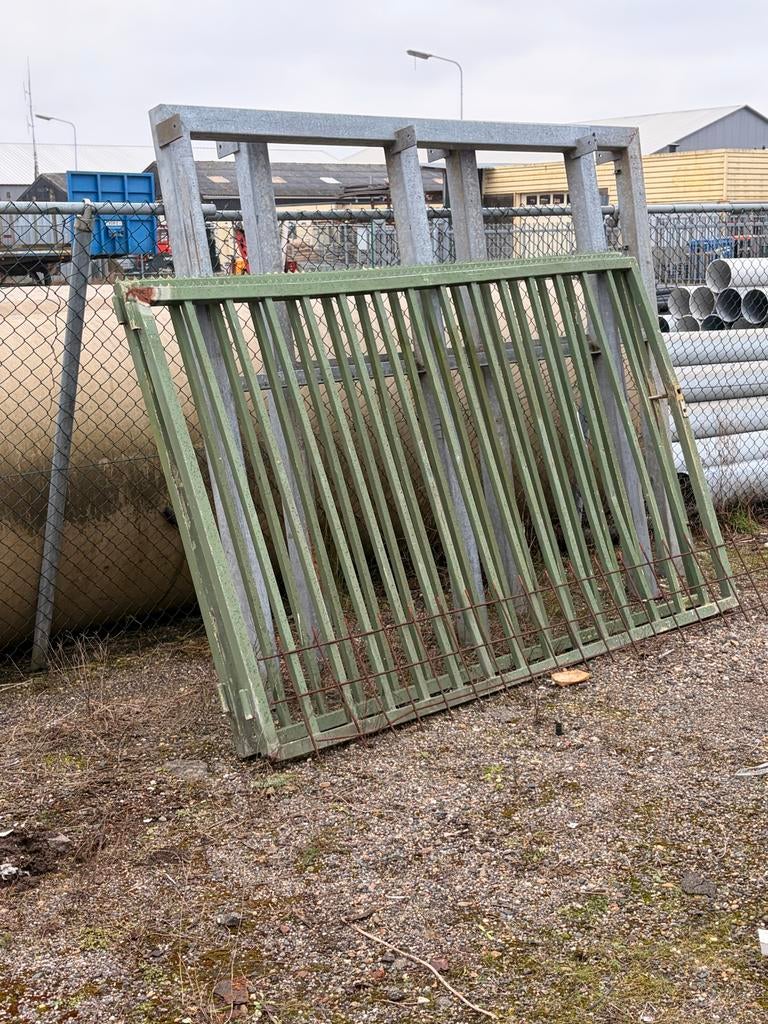 Hekwerk twee delen totaal 5,30breed x 165 hoog, Ophalen, IJzer, Sierhekwerk