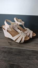 Mooie zomer sandalen met een sleehak 38, Beige, Zo goed als nieuw, Graceland, Sandalen of Muiltjes