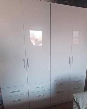 Scandinavische moderne kledingkast 