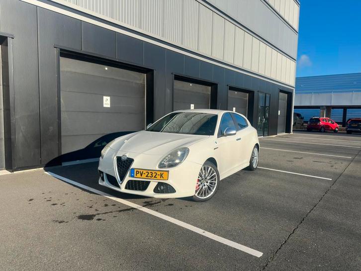 Alfa Romeo Giulietta 1.750 TBI 2011 Wit, Auto's, Alfa Romeo, Particulier, Giulietta, ABS, Adaptieve lichten, Airbags, Airconditioning