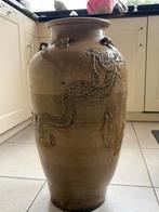 Oude Chinese aardewerk kruikvaas met drakenmotief, Ophalen