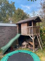 Groot houten speelhuis met glijbaan en boomhut gevoel, Kinderen en Baby's, Speelgoed | Buiten | Speelhuisjes, Ophalen, Gebruikt