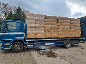 Gehakseld tarwestro te koop  beschikbaar voor biedingen