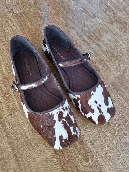 Suede Mary Jane, ballerina, koeienprint, koeienhuid. Nieuw!, Kleding | Dames, Schoenen, Zo goed als nieuw, Ballerina's, Ophalen of Verzenden