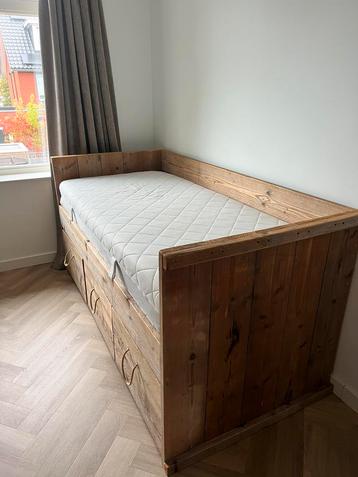 Kinderkamer steigerhout | Plankenkast steigerhout | Matras beschikbaar voor biedingen