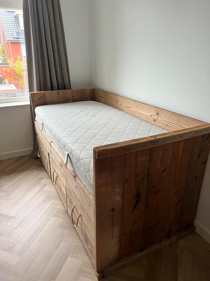 Kinderkamer steigerhout | Plankenkast steigerhout | Matras, Kinderen en Baby's, Kinderkamer | Stapelbedden en Hoogslapers, Zo goed als nieuw