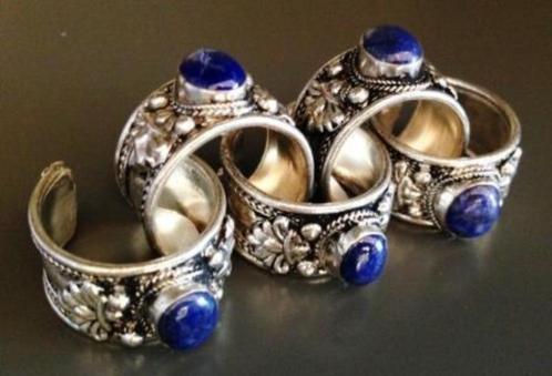 Tibetaans zilveren ring met Lapis Lazuli en Lotus, Sieraden, Tassen en Uiterlijk, Ringen, Nieuw, Dame of Heer, 17 tot 18, Blauw