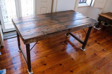 Oude eettafel uitklapbaar beschikbaar voor biedingen