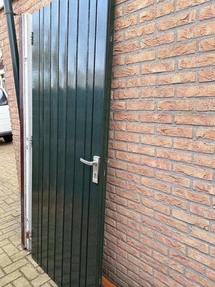 Garagedeur: Groene houten loopdeur, Doe-het-zelf en Verbouw, Deuren en Horren, Gebruikt, Garagedeur, 200 tot 215 cm, Minder dan 80 cm