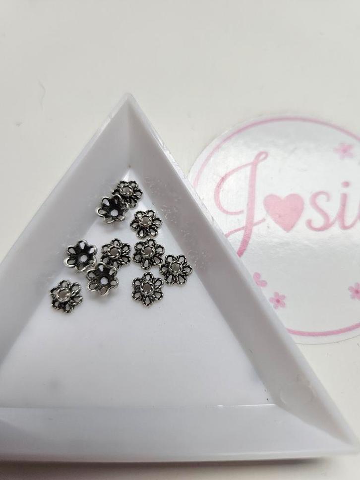 Kralenkapjes - Bloemvormig #610, Hobby en Vrije tijd, Kralen en Sieraden maken, Nieuw, Kraal, Ophalen