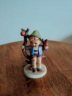 M.I. Hummel Beeldje - Apple Tree Boy / Herbst, Antiek en Kunst, Antiek | Keramiek en Aardewerk, Ophalen