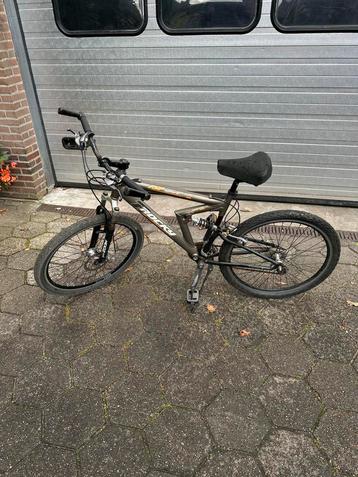 Fiets te koop beschikbaar voor biedingen