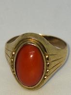 Gouden ring met bloedkoraal, Sieraden, Tassen en Uiterlijk, Ringen, Gebruikt, Ophalen of Verzenden, Kleiner dan 17, Met edelsteen