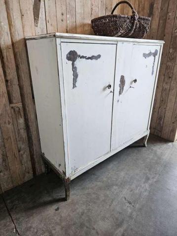 oude zweedse kast ``WOONWINKEL RUSTIEK`` beschikbaar voor biedingen