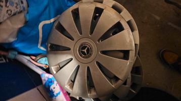 4 Wieldoppen 15" origineel Mercedes beschikbaar voor biedingen