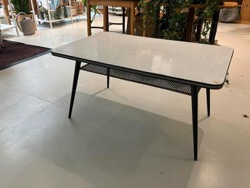 Vintage formica salontafel beschikbaar voor biedingen