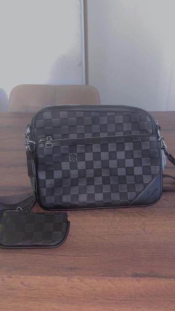 Lv trio bag beschikbaar voor biedingen