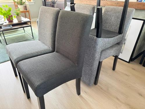 Eetkamerstoelen, 4 grijze en 2 zwarte, Huis en Inrichting, Stoelen, Gebruikt, Vijf, Zes of meer stoelen, Hout, Stof, Grijs, Ophalen