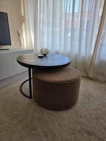 Mango houten ronde salontafel + poef van Woood.